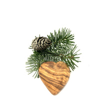 Charger l'image dans la galerie, Pendentif sapin de Noël cœur 3D en bois d'olivier