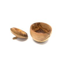 Charger l'image dans la galerie, Salière en forme de pomme avec pelle à sel, bois d'olivier