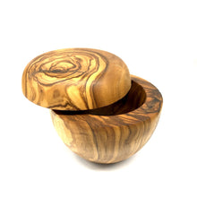 Charger l'image dans la galerie, Boîte à sel avec couvercle et pelle à sel, bois d'olivier
