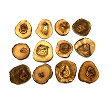 Charger l'image dans la galerie, Lot de 12 sous-verres RUSTIQUE ROND Ø 10 à 12 cm environ en bois d'olivier
