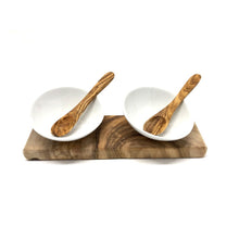 Charger l'image dans la galerie, Set de 2 bols à dips DESIGN en porcelaine avec 2 cuillères sur bois d'olivier
