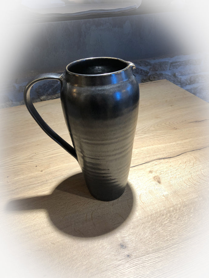 IDÉE CADEAU : Pichet marron haut 1.4L Poteries des Guimard Saint Amand